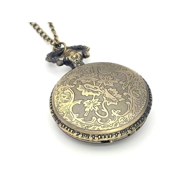 Punisher Skull Pocket Watch – Vintage Look Metal Biker Gothic Keepsake for Men - Picture 5 of 11